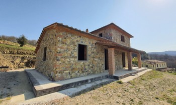 villa singola in pietra di nuova costruzione 
